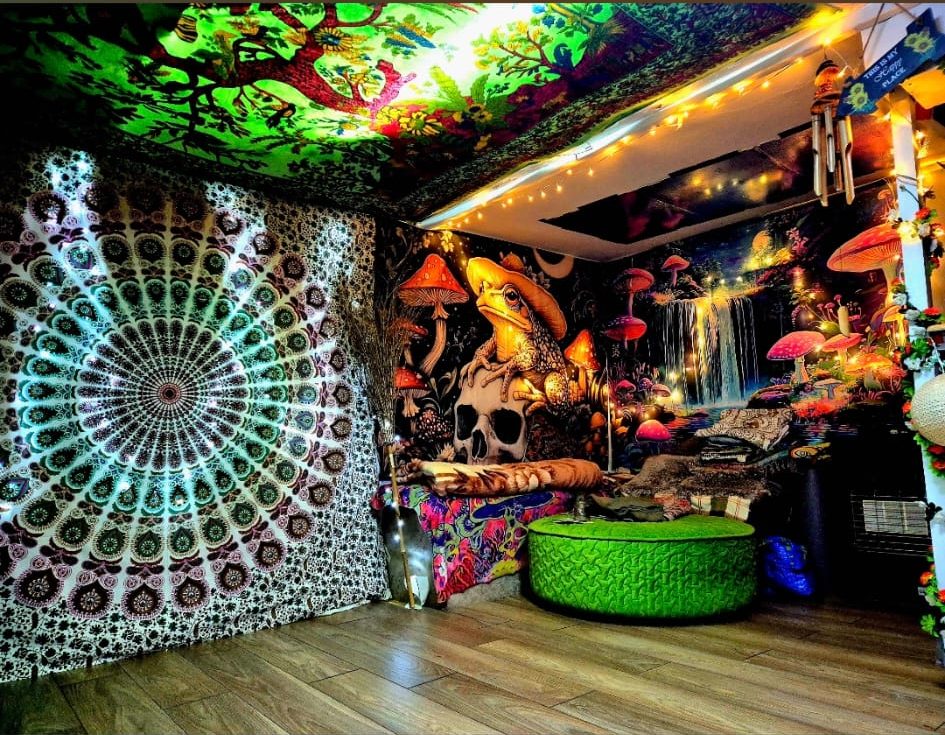 The Zen Den — Let Go and Grow's cosy, candle-lit healing space